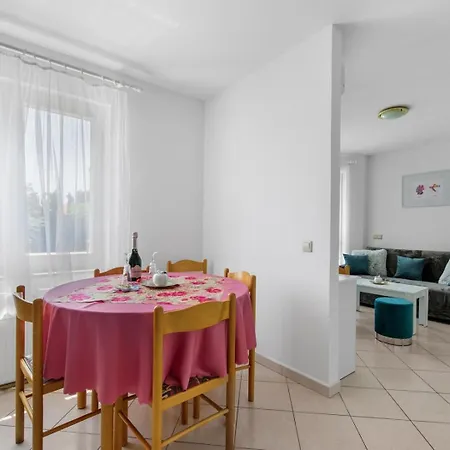 בית הארחה House Katja Mugeba